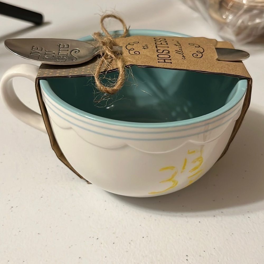 Coffee cup13 0z with spoon.